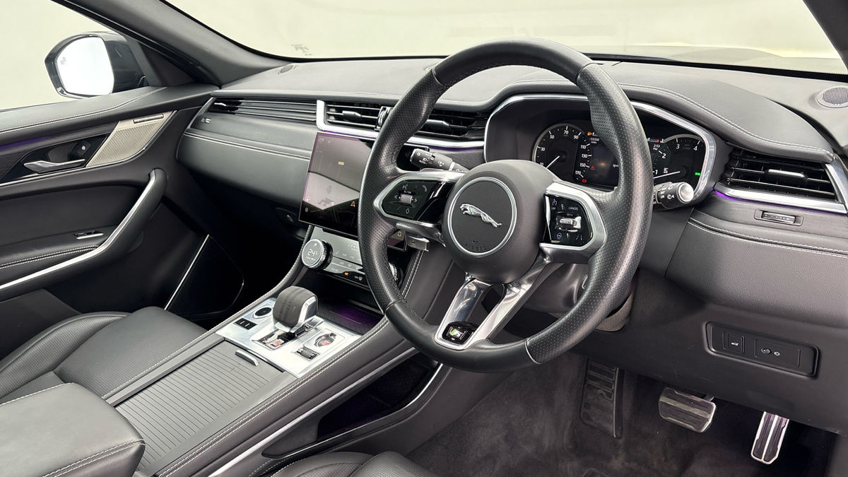 Jaguar F-PACE Image 5