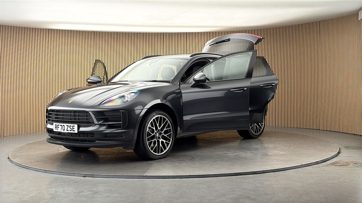 More views of Porsche Macan
