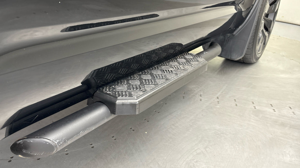 Land Rover Defender 90 Urban Image 25