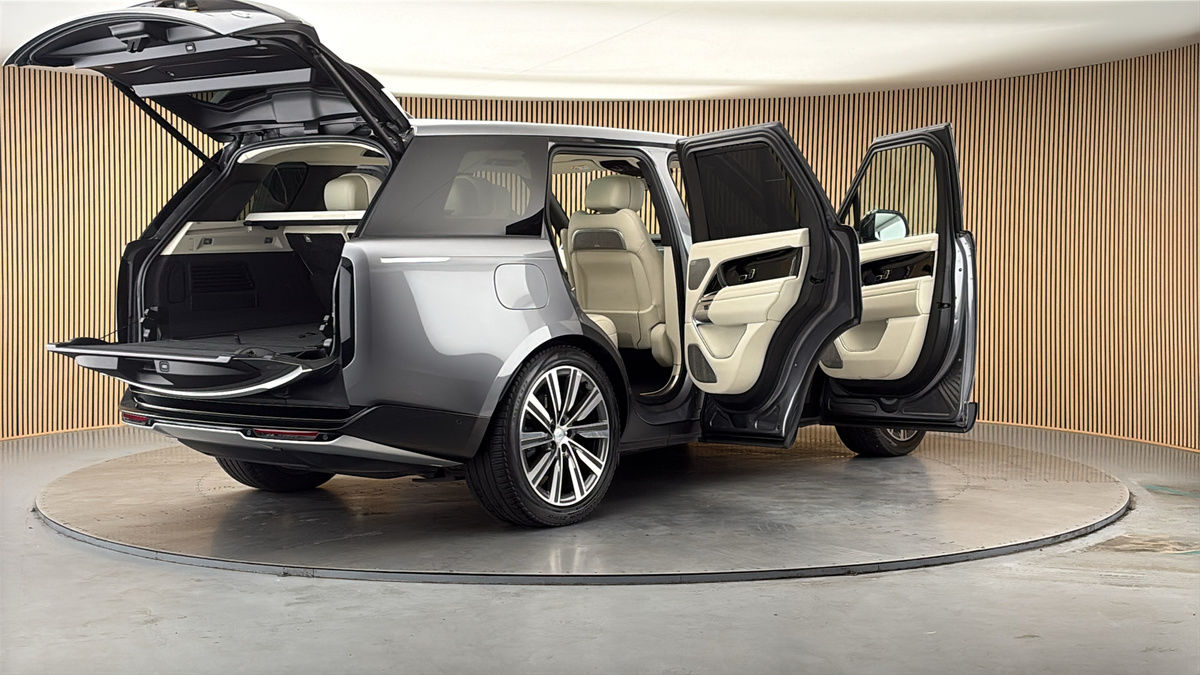 More views of Land Rover Range Rover