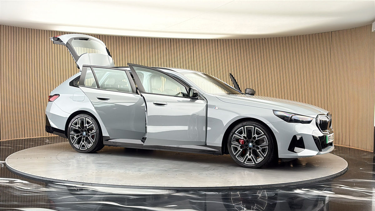 More views of BMW i5
