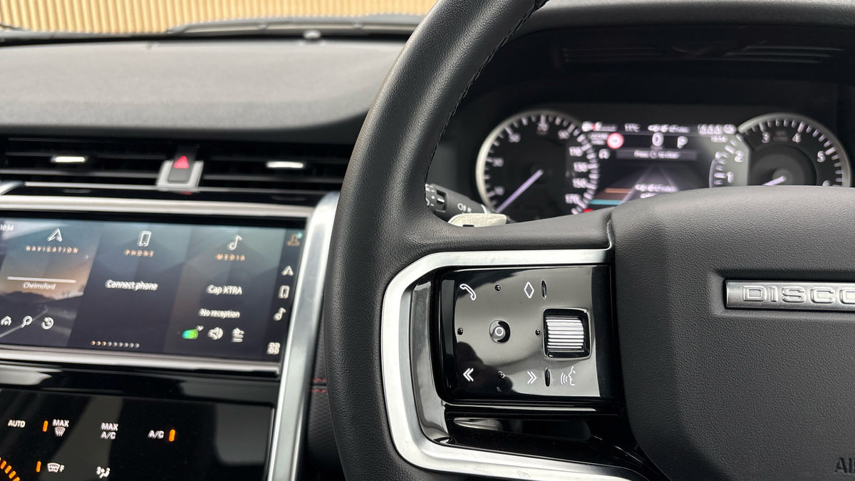 Land Rover Discovery Sport Image 13
