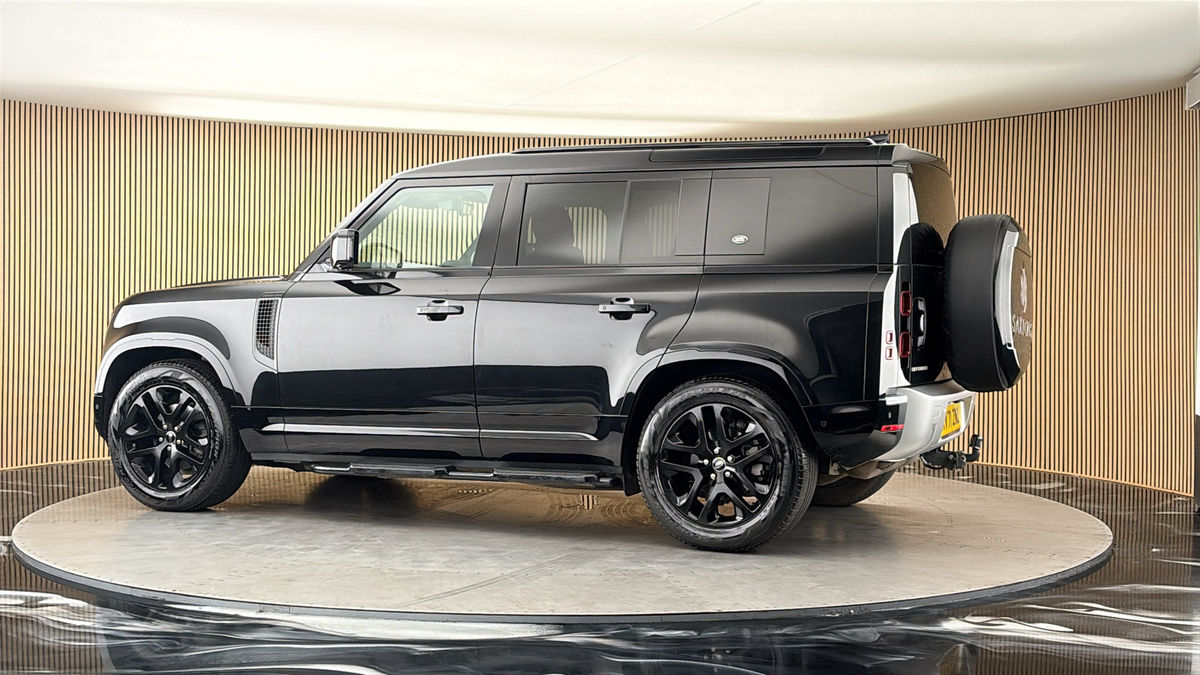 More views of Land Rover Defender 110