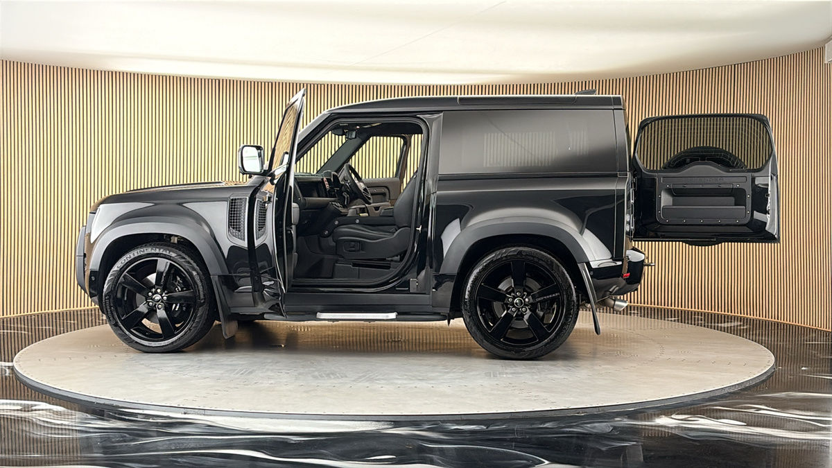 More views of Land Rover Defender 90