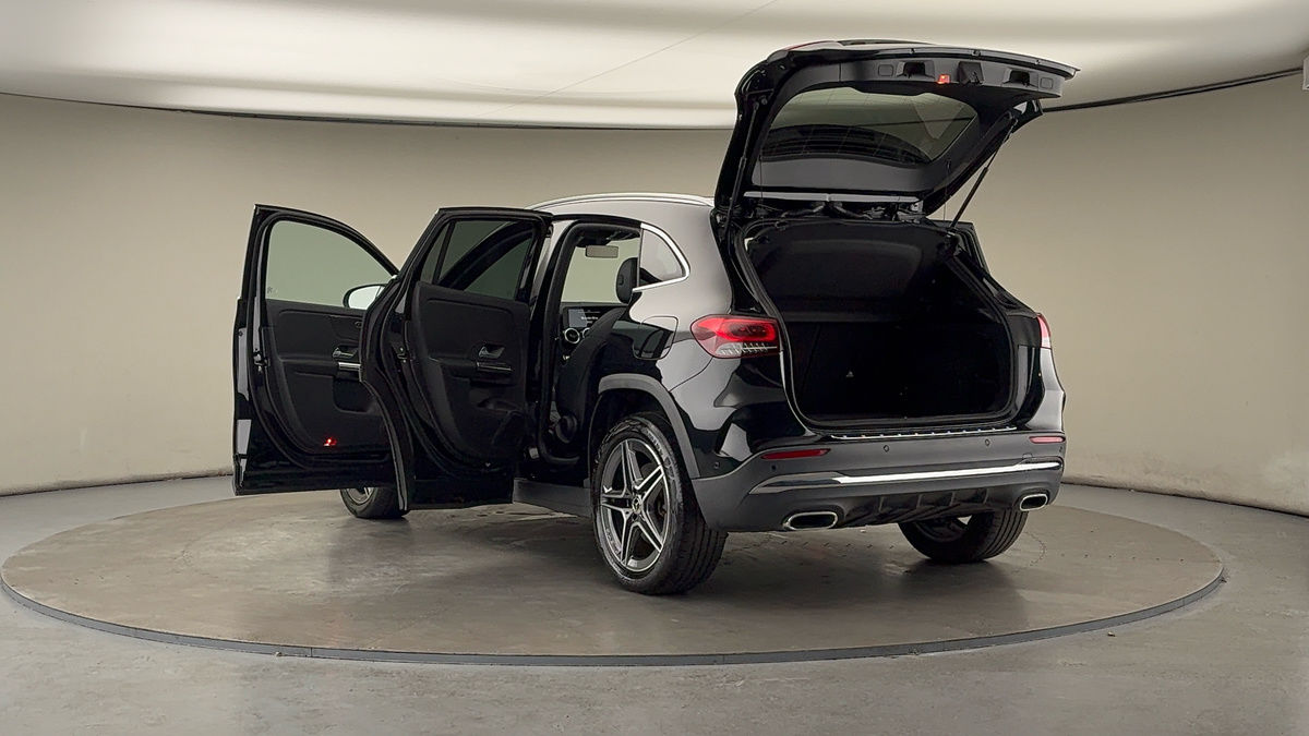 Mercedes-Benz GLA Image 23