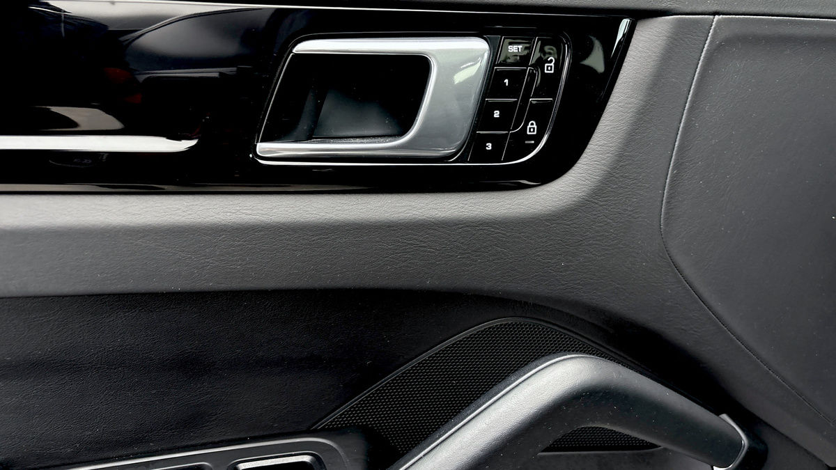 Porsche Cayenne Image 19