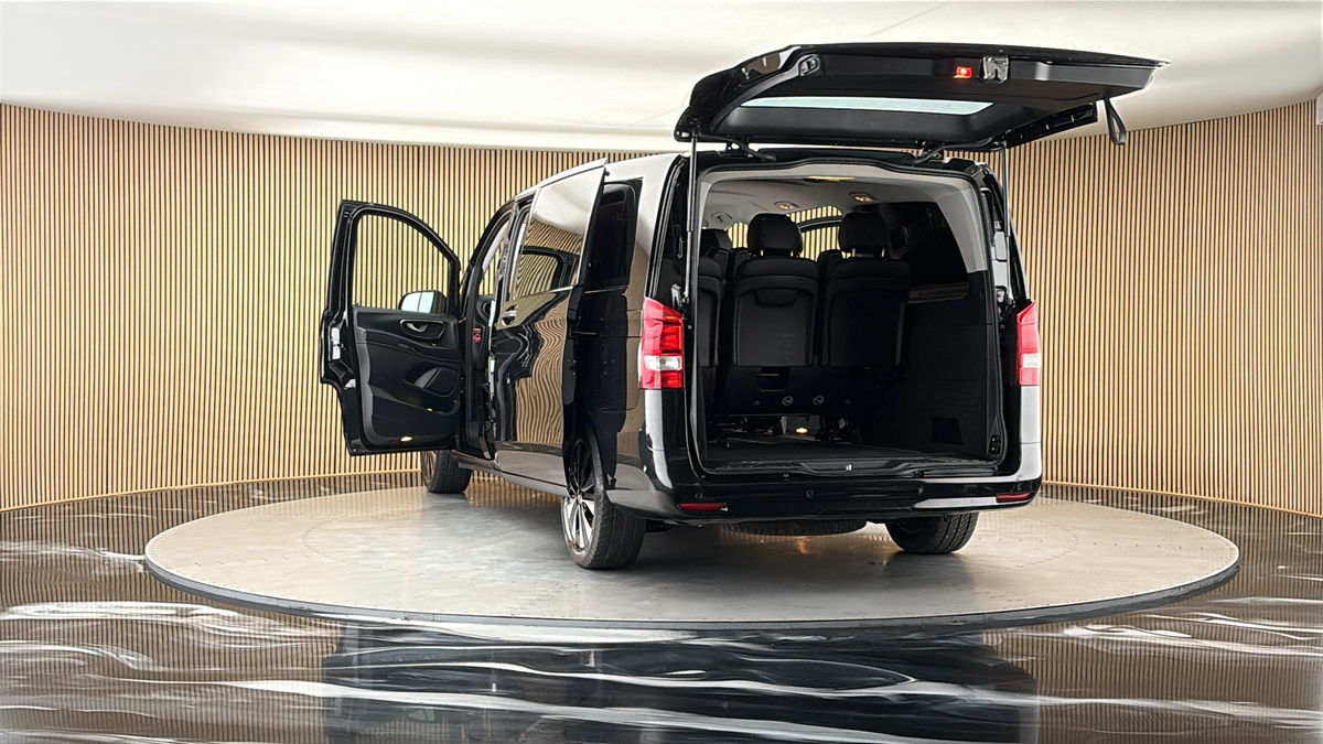More views of Mercedes-Benz Vito