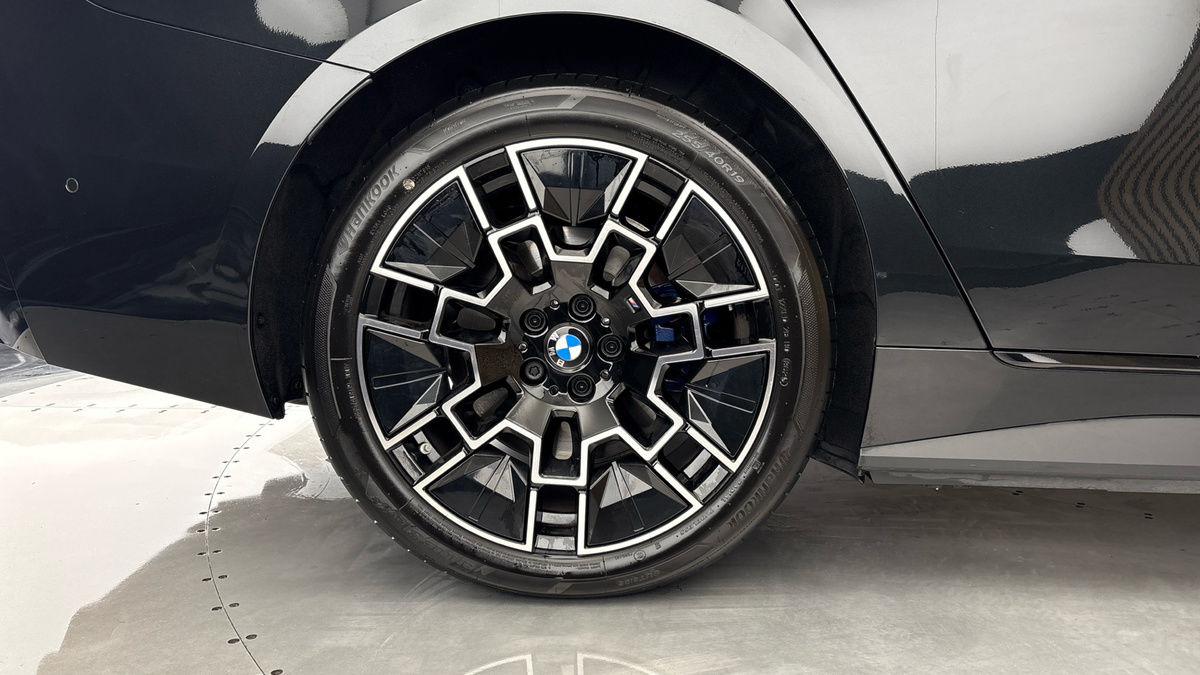 BMW i4 Image 10