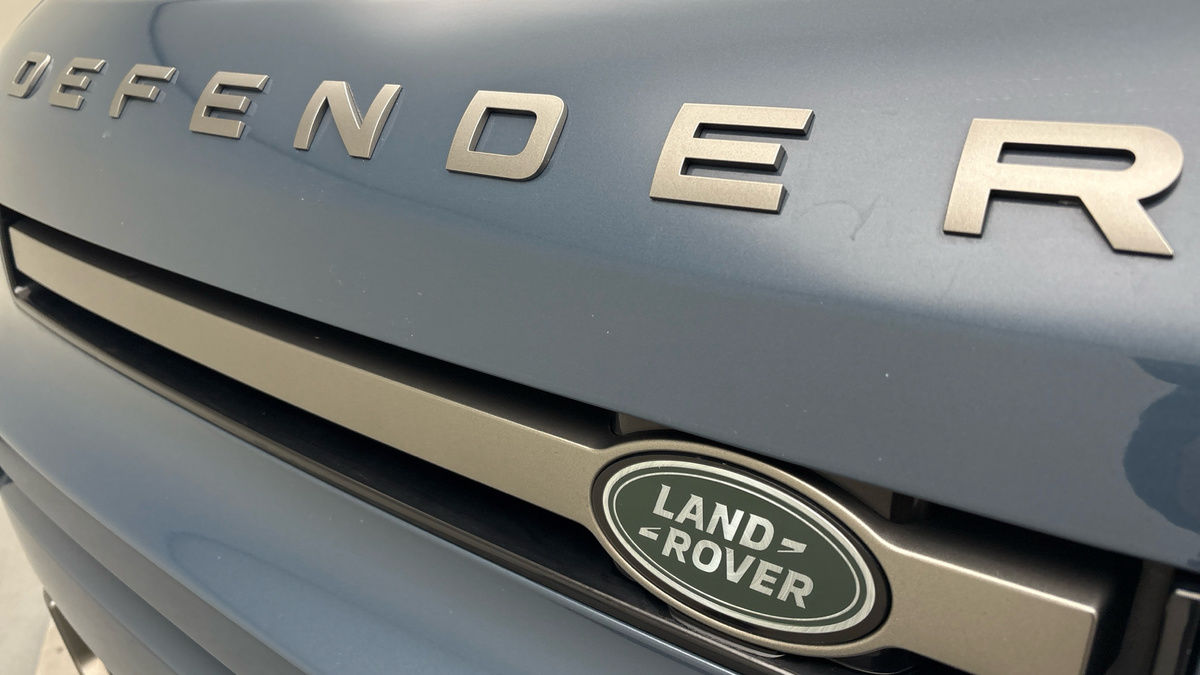 Land Rover Defender 110 Image 24