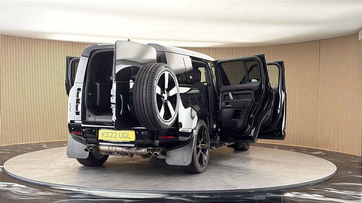 More views of Land Rover Defender 110