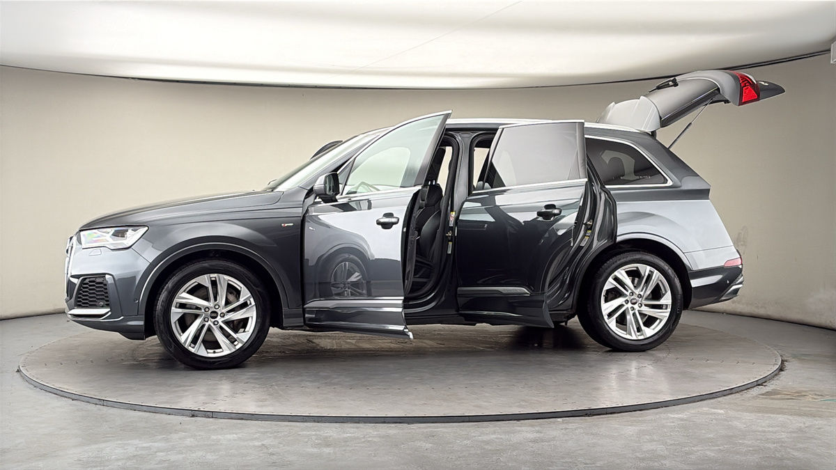 More views of Audi Q7