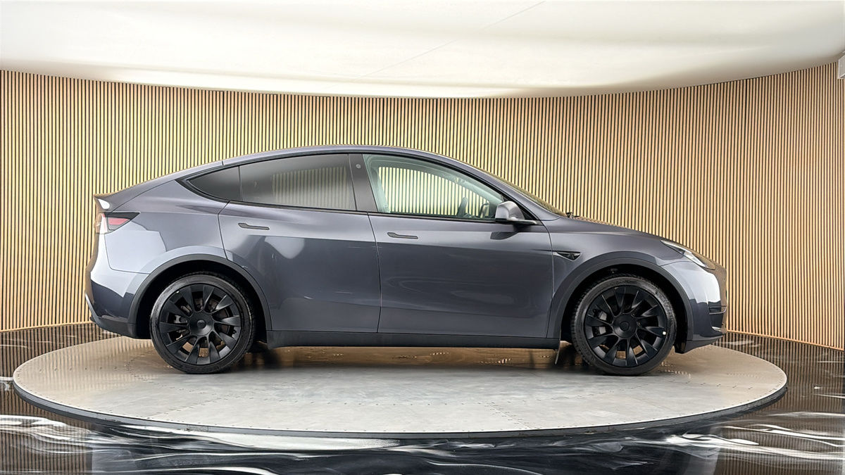 Tesla Model Y Image 16