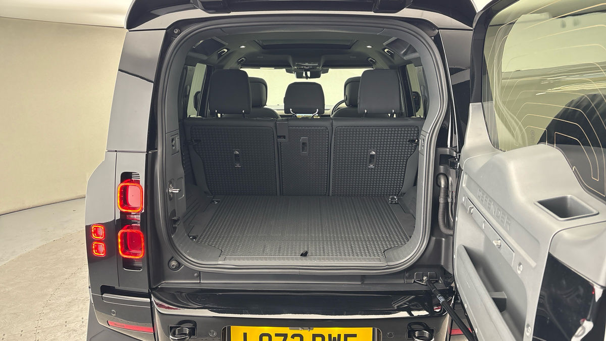 Land Rover Defender 110 Urban Image 11