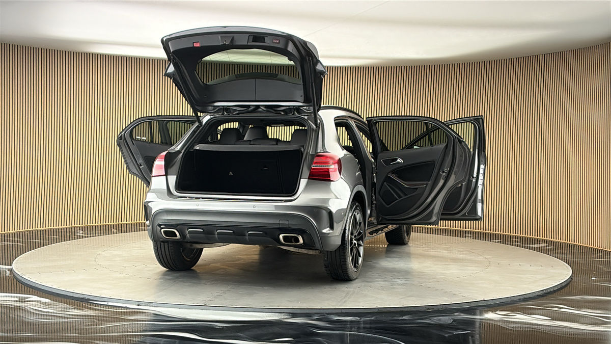 More views of Mercedes-Benz GLA