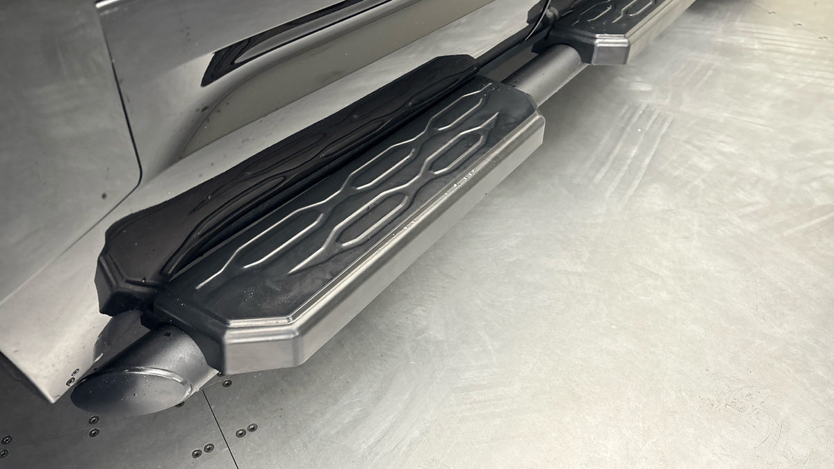 Land Rover Defender 130 Urban Image 27