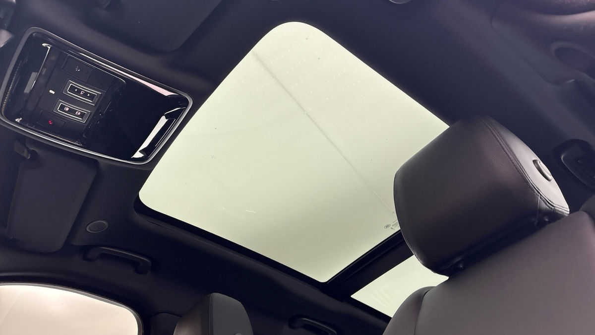 Land Rover Range Rover Velar Image 6