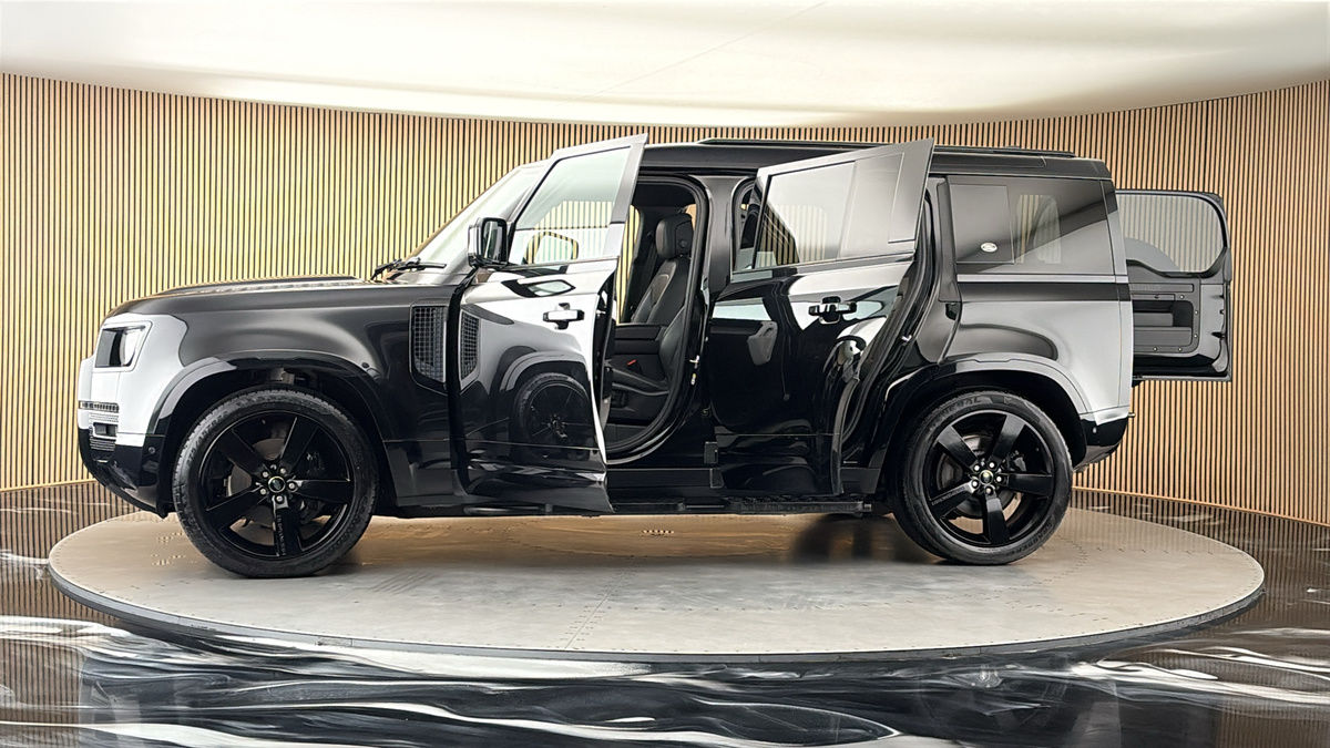 More views of Land Rover Defender 110