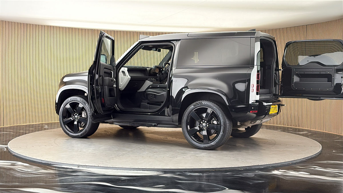 More views of Land Rover Defender 90