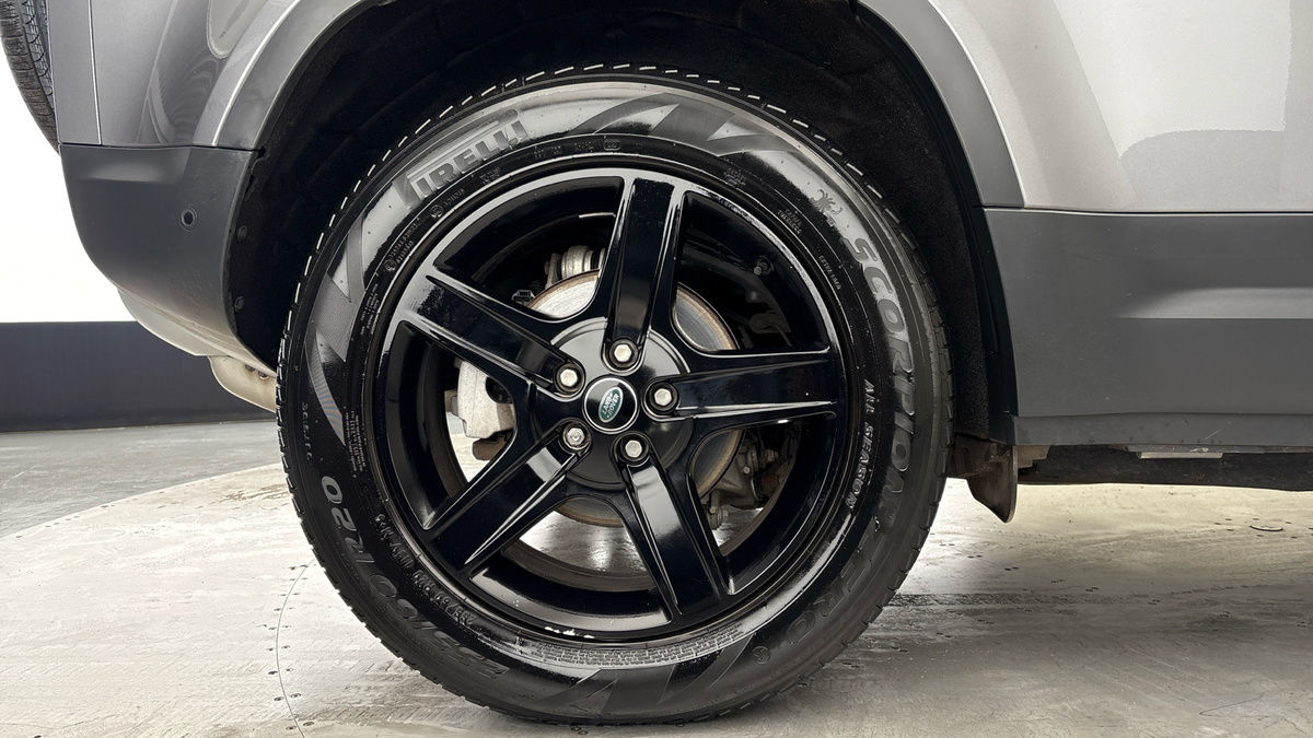 Land Rover Defender 110 Image 10