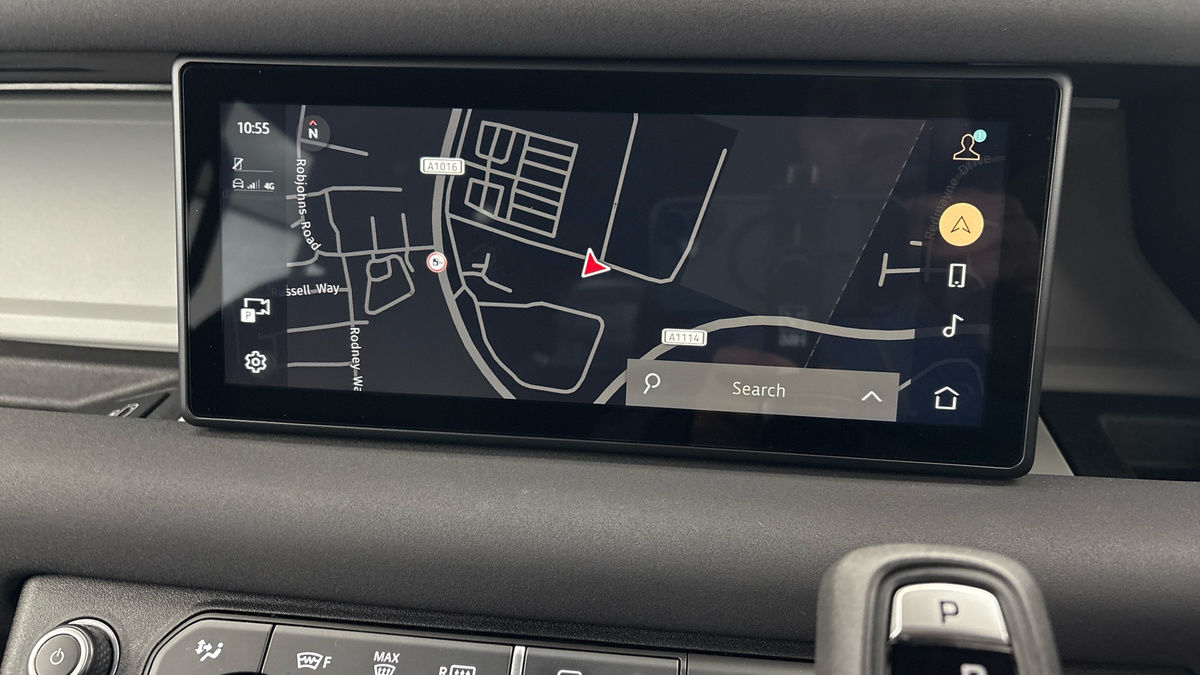 Land Rover Defender 110 Image 17