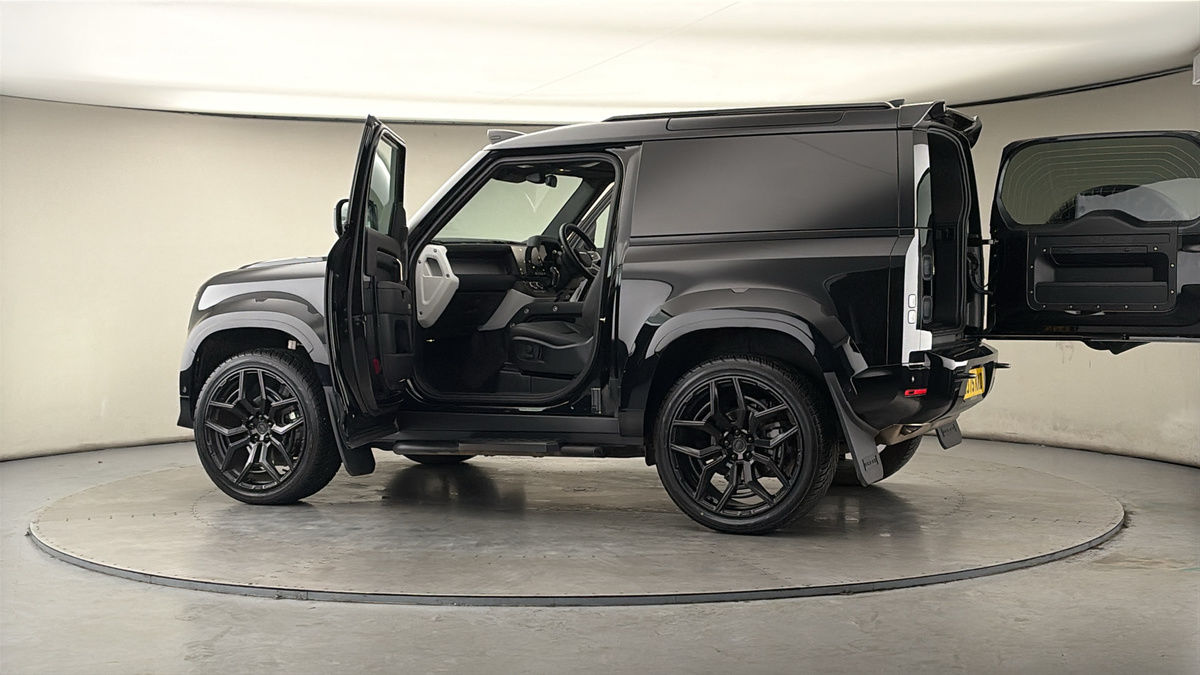 More views of Land Rover Defender 90