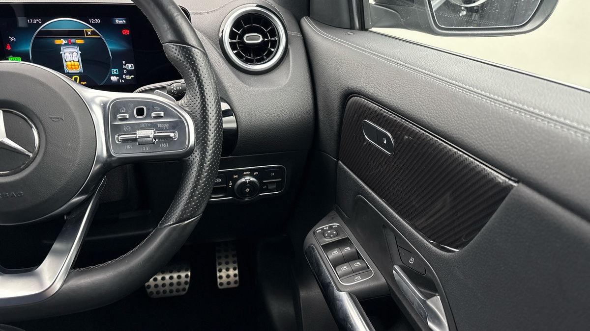 Mercedes-Benz GLA Image 14