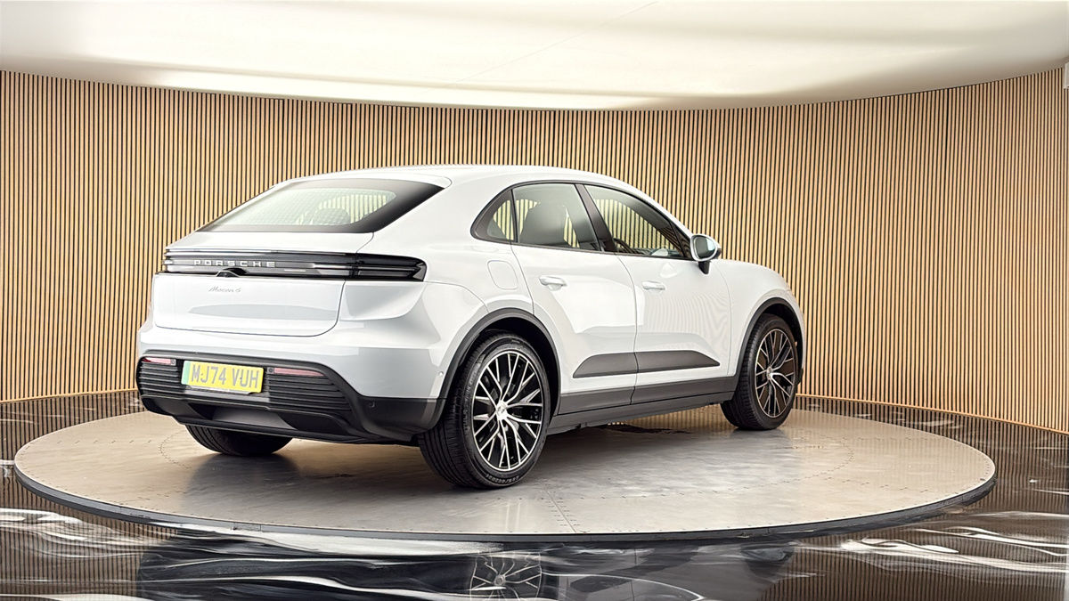 More views of Porsche Macan