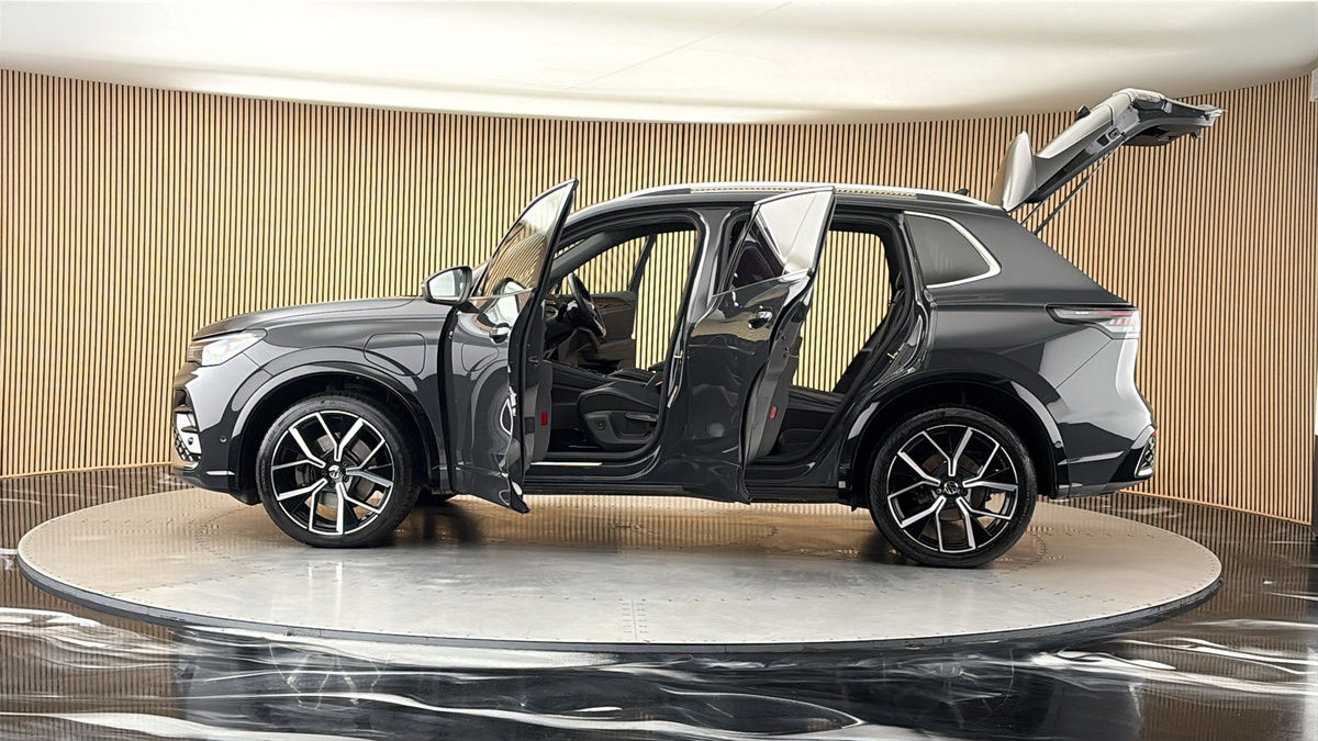 More views of Volkswagen Tiguan