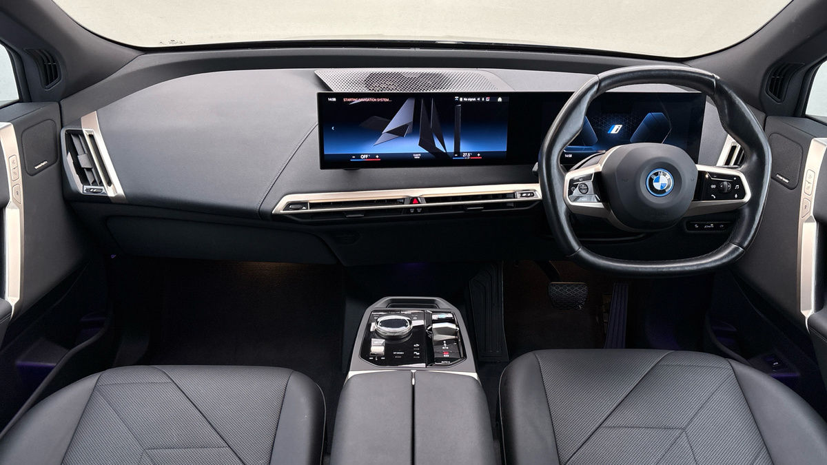 BMW iX Image 12
