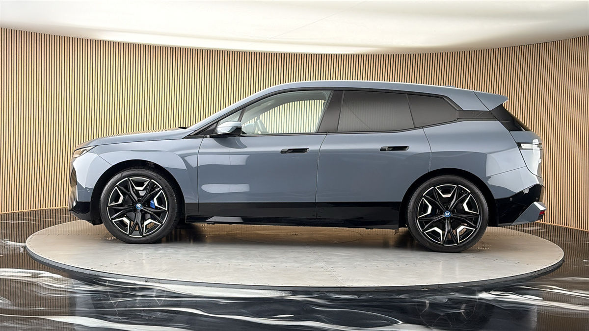 BMW iX Image 15