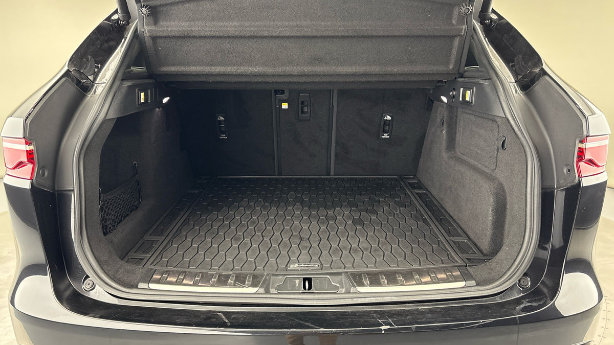 Jaguar F-PACE Image 11