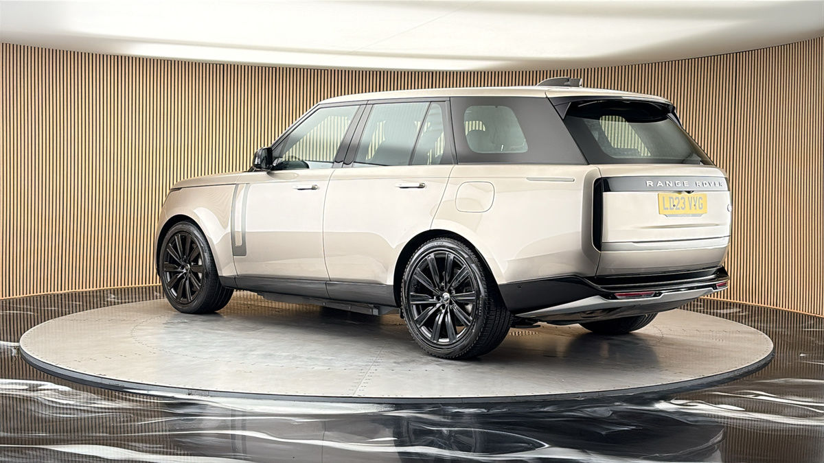 More views of Land Rover Range Rover