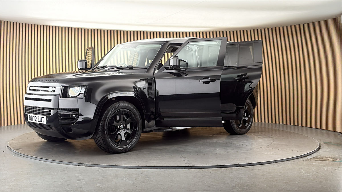 Land Rover Defender 110 Image 22