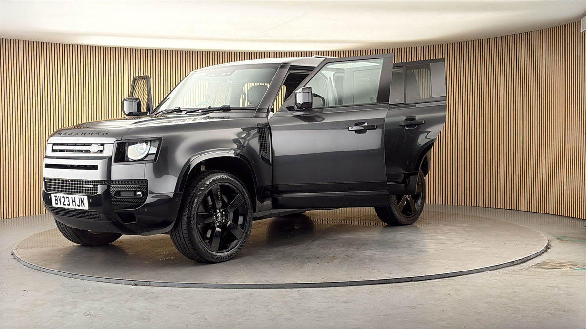 More views of Land Rover Defender 110