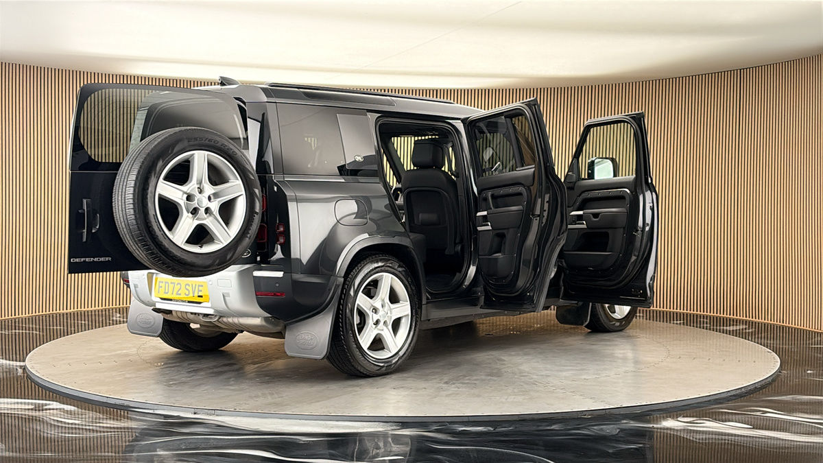 More views of Land Rover Defender 110
