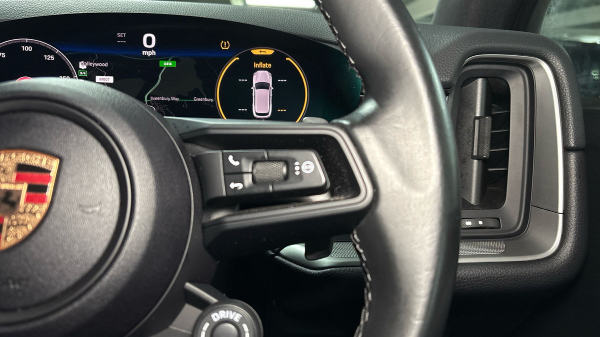 Porsche Cayenne Image 14