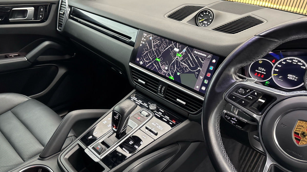 Porsche Cayenne Image 18