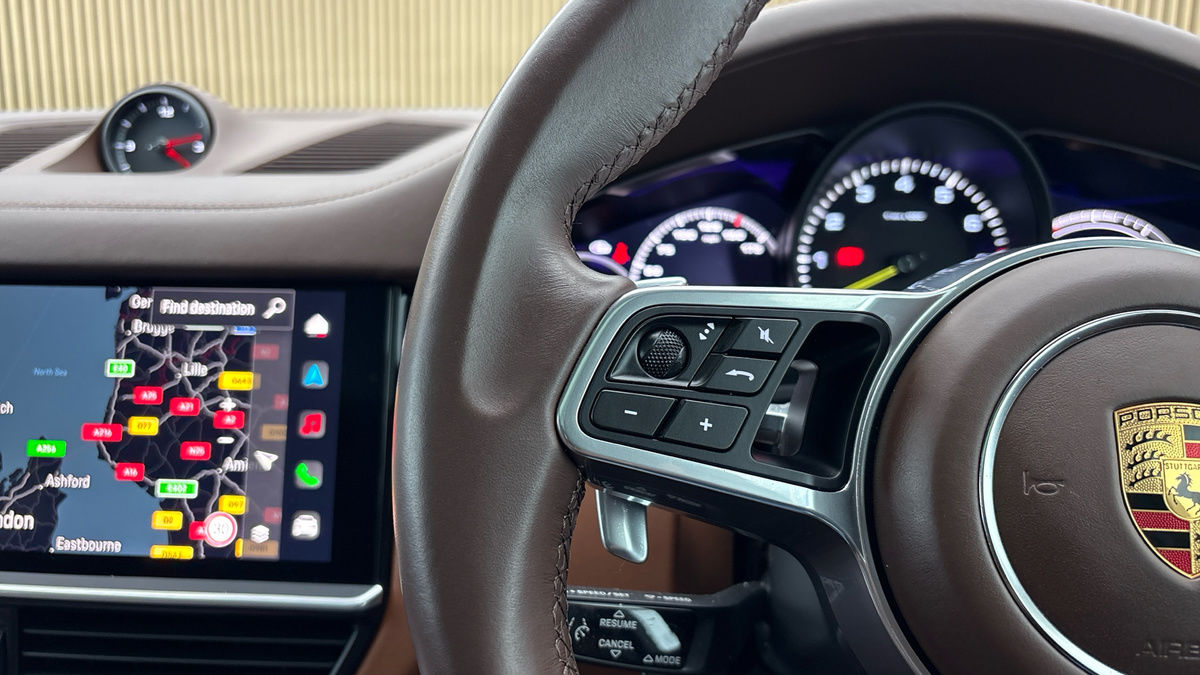 Porsche Cayenne Image 13