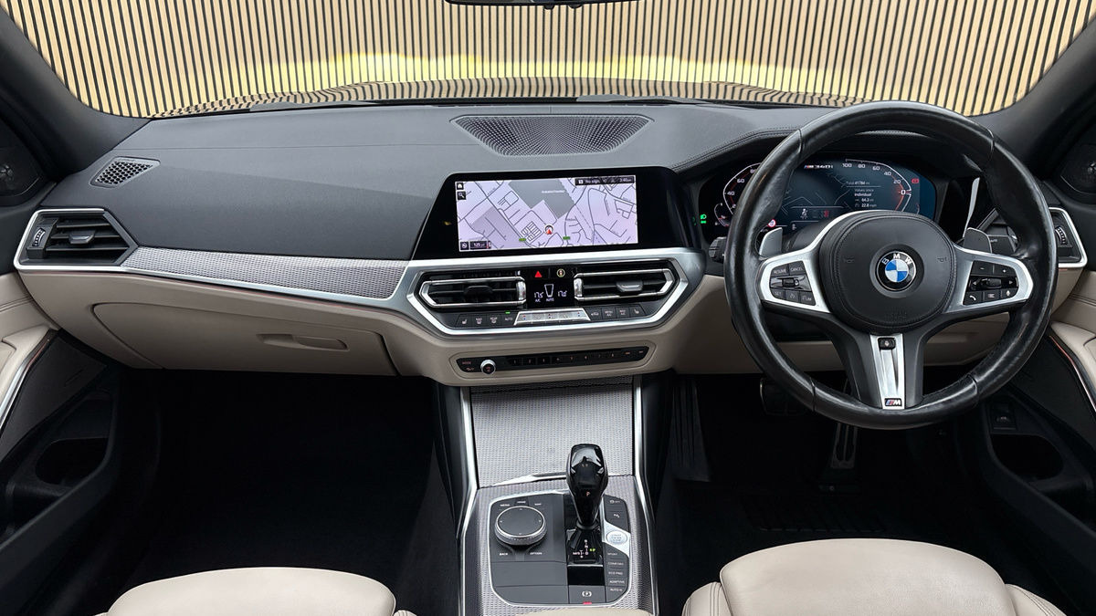 BMW 3 Series Image 12