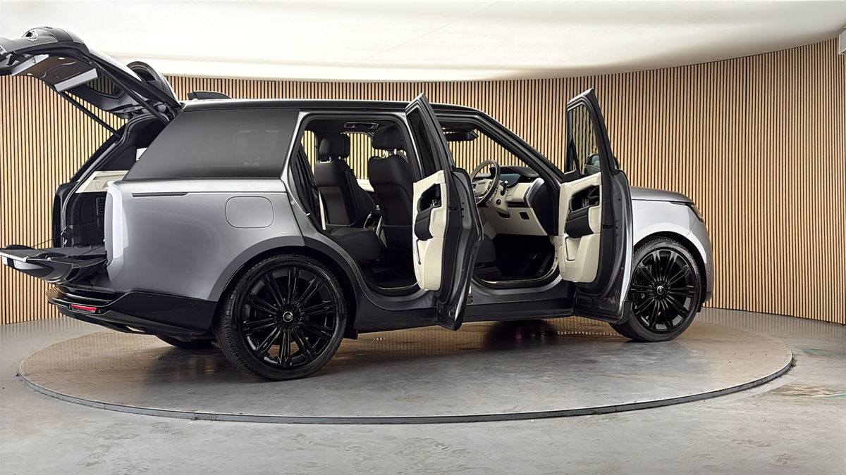 More views of Land Rover Range Rover