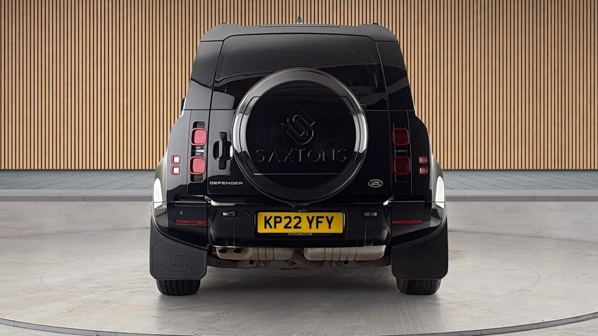 Land Rover Defender 110 Image 4
