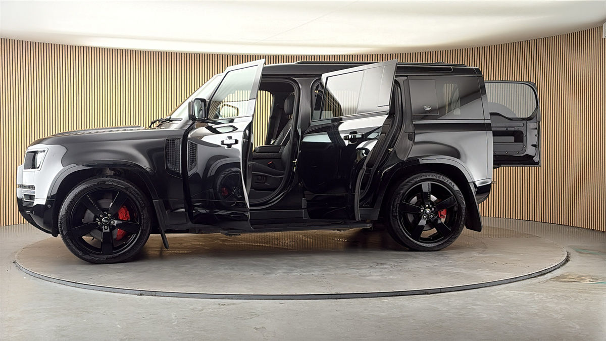 More views of Land Rover Defender 110