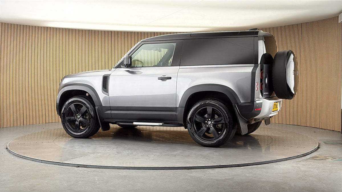 More views of Land Rover Defender 90