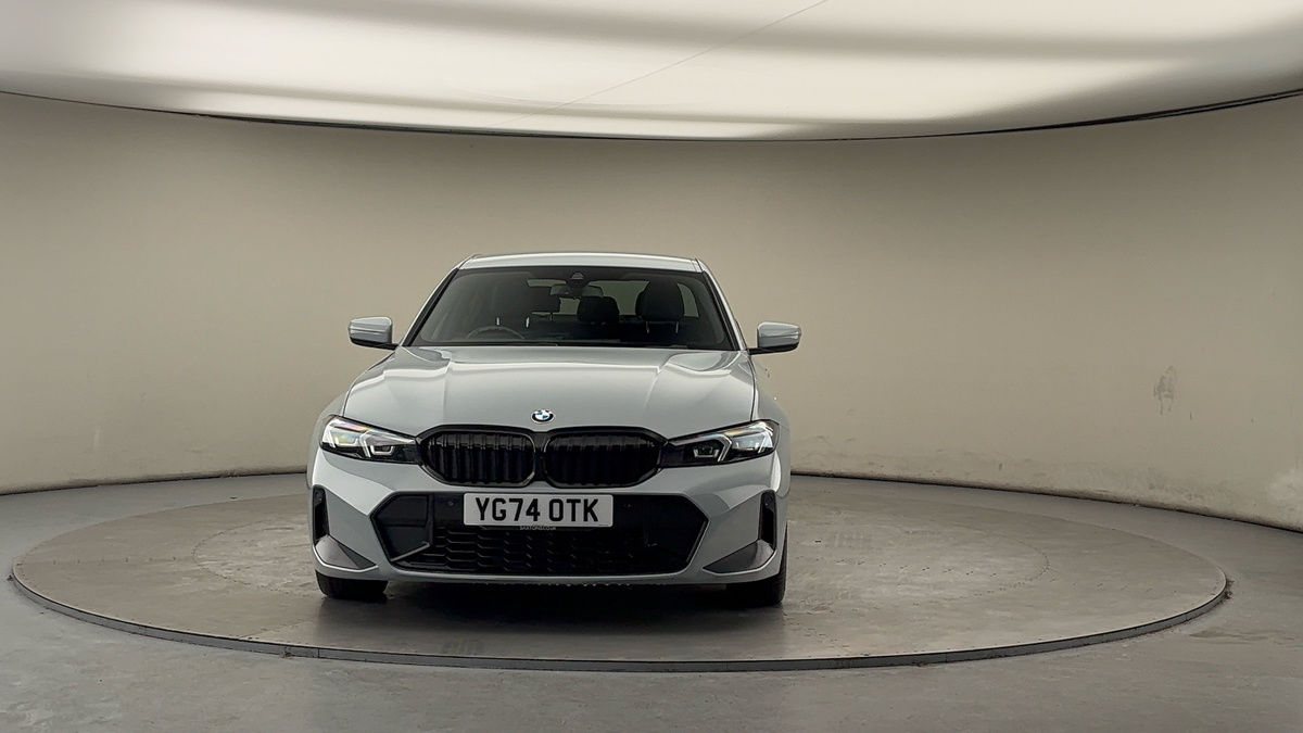 BMW 3 Series Image 3