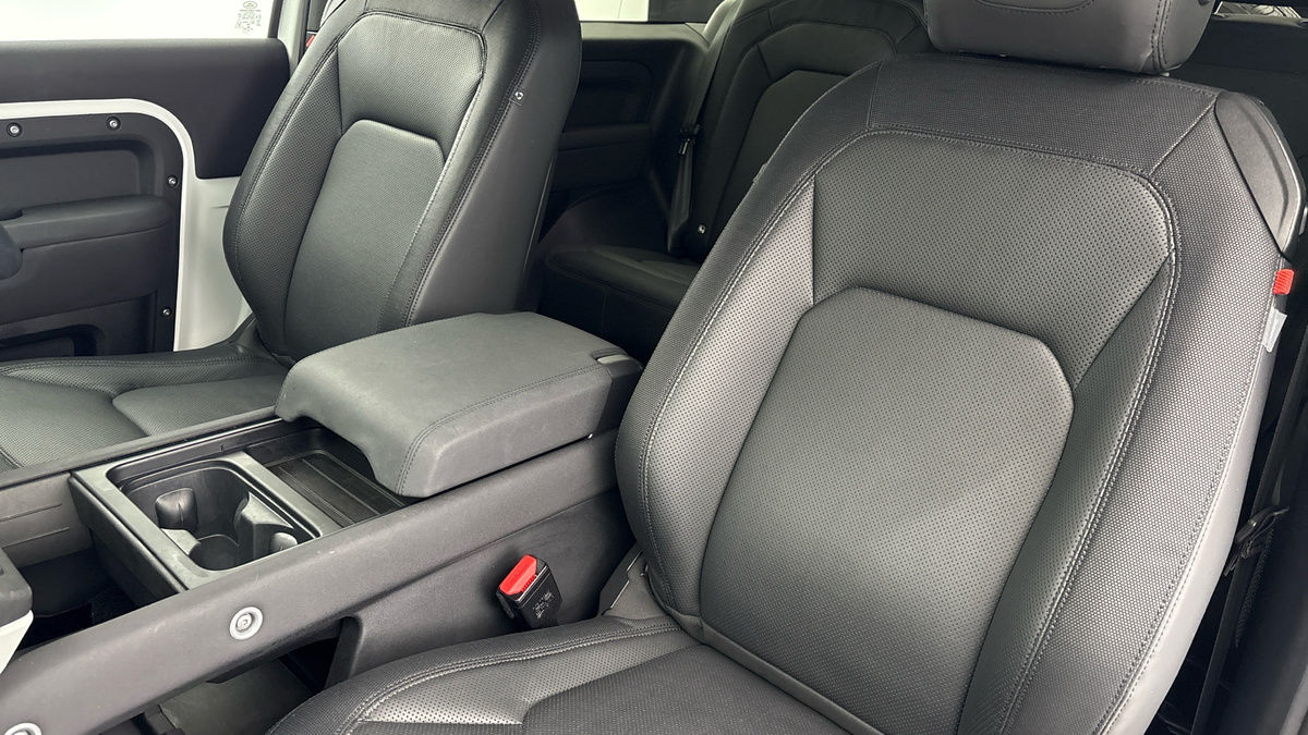 Land Rover Defender 90 Image 7