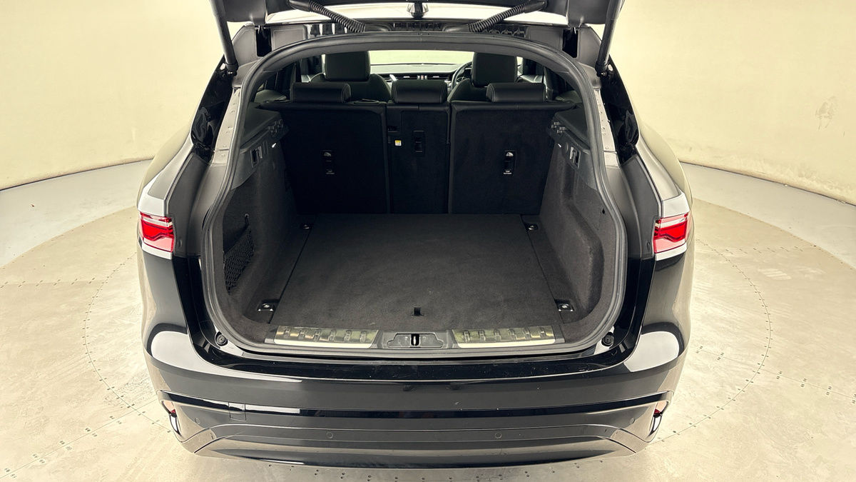 Jaguar F-PACE Image 11
