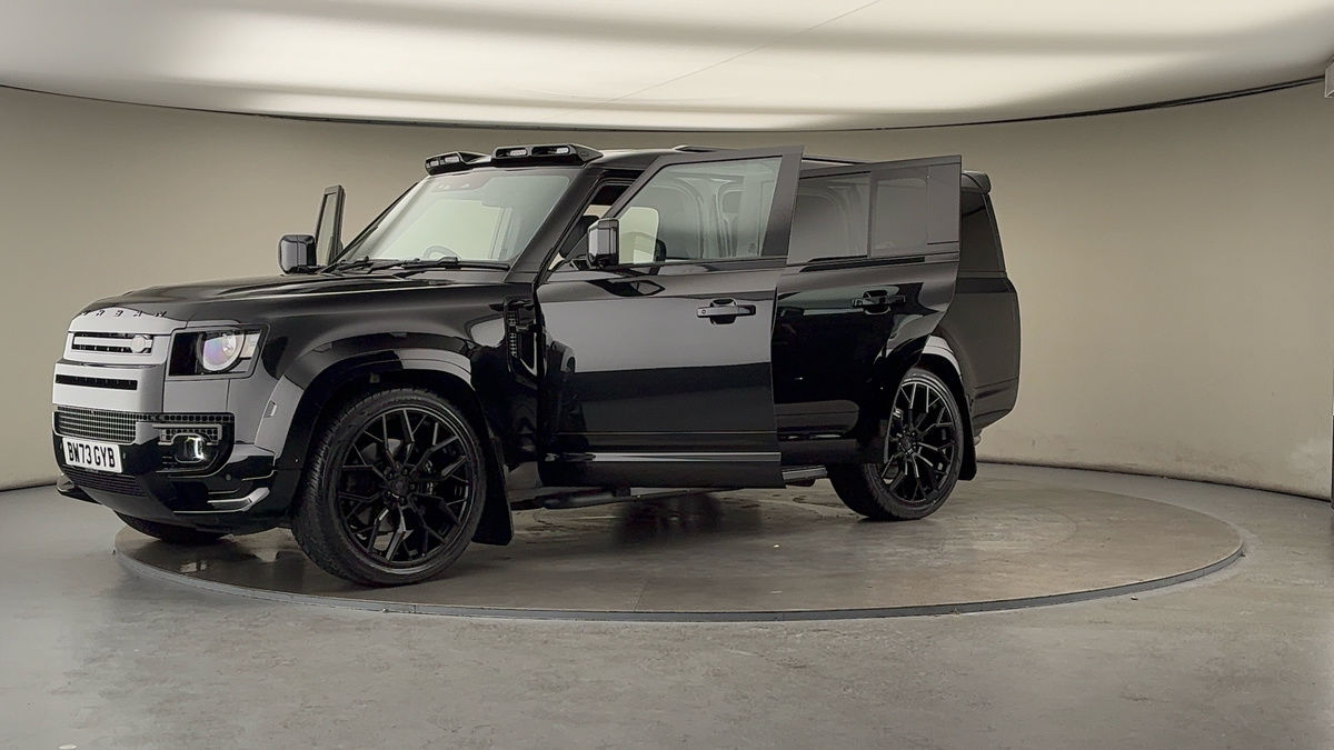 Land Rover Defender 130 Urban Image 22