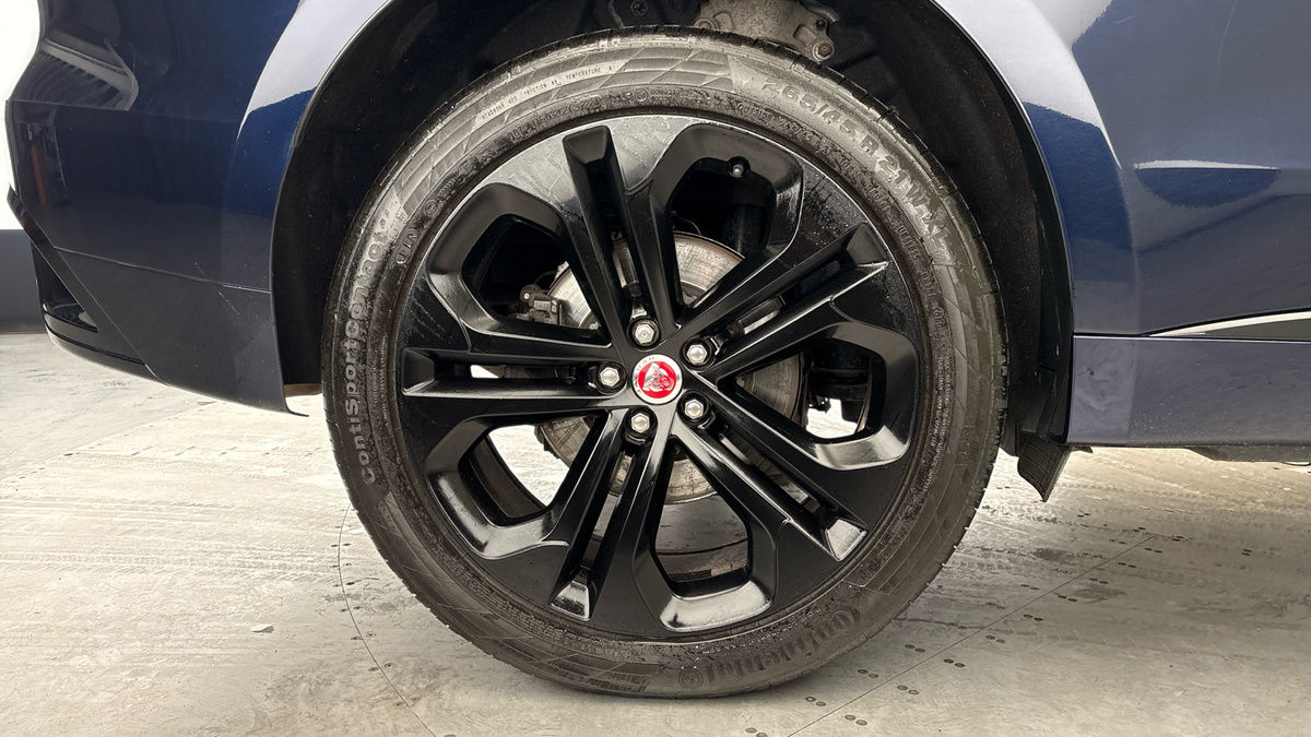 Jaguar F-PACE Image 10