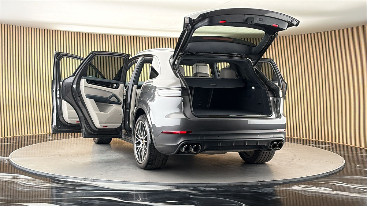 More views of Porsche Cayenne