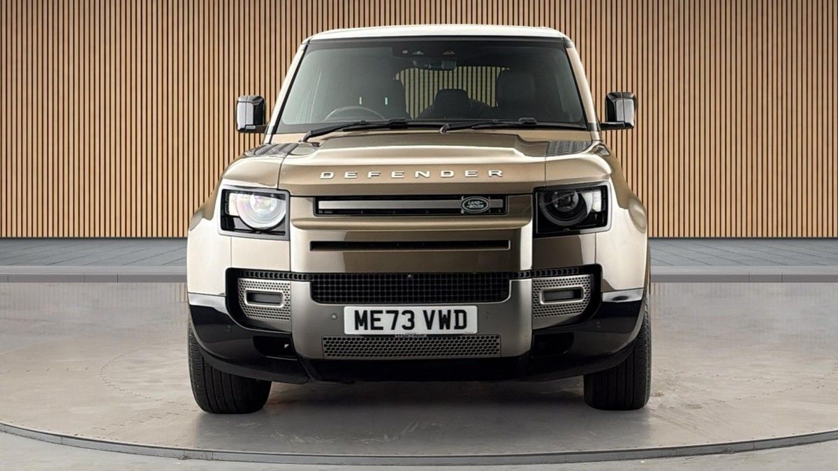 Land Rover Defender 110 Image 3